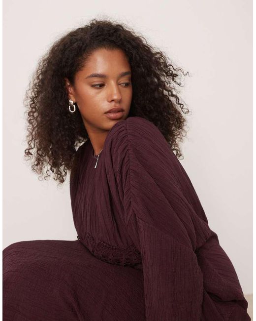 Vestido Largo Con Cuello Redondo, Mangas Voluminosas Y Detalle De Encaje En El Pecho De Asos Design Curve-Morado ASOS