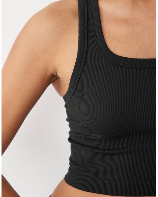 4505 Black Seamless Ribbed Scoop Neck Cropped Tank Top With Racer Back