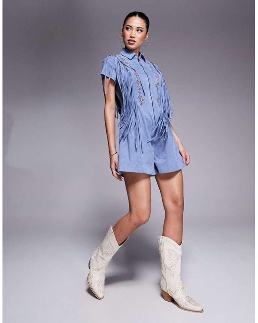 Mono Corto Azul Empolvado Con Diseño Bordado Y Detalle De Flecos De Antelina De ASOS de color Blue