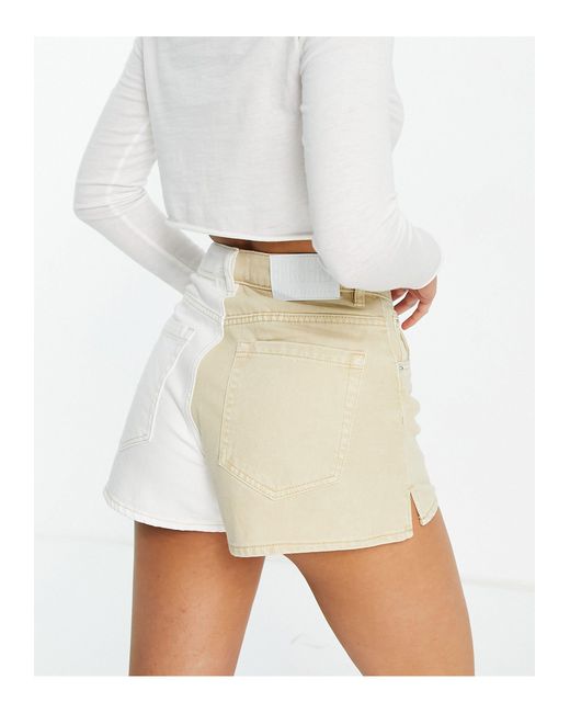 Pantaloncini di jeans lavaggio bicolore cammello e bianco con cuciture a  contrastoBershka in Denim - 18% di sconto | Lyst