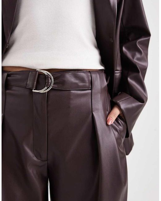 Pantalones Color Ciruela De Pernera Barrel Con Pinzas Y Cinturón De Cuero Sintético De -Morado ASOS de color Purple