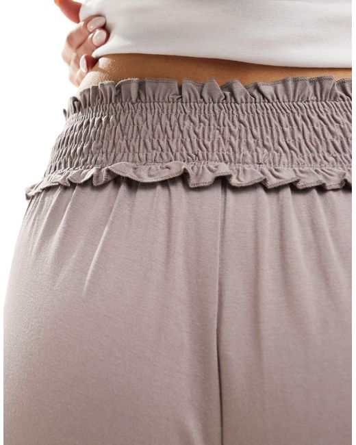 Pantaloni culotte taglio corto color kaki ardesia con vita arricciata di ASOS in Gray