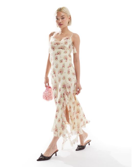 Love Triangle Maxi-Jurk Met Ruches En Open Achterkant in het White