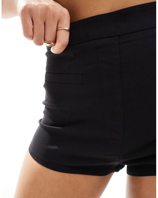 ASOS Black – bengaline-mikro-shorts