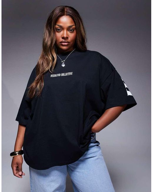 Camiseta Negra Extragrande Con Logo Apilado En La Espalda Icon De Weekend Collective Curve ASOS de color Blue