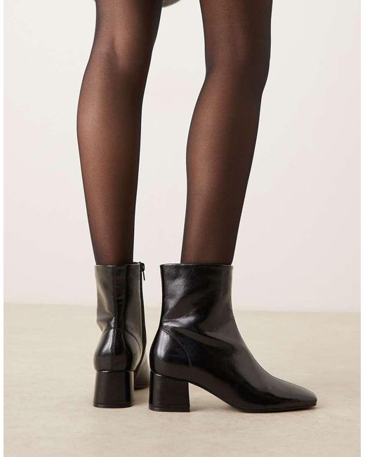 Relay di ASOS in Black