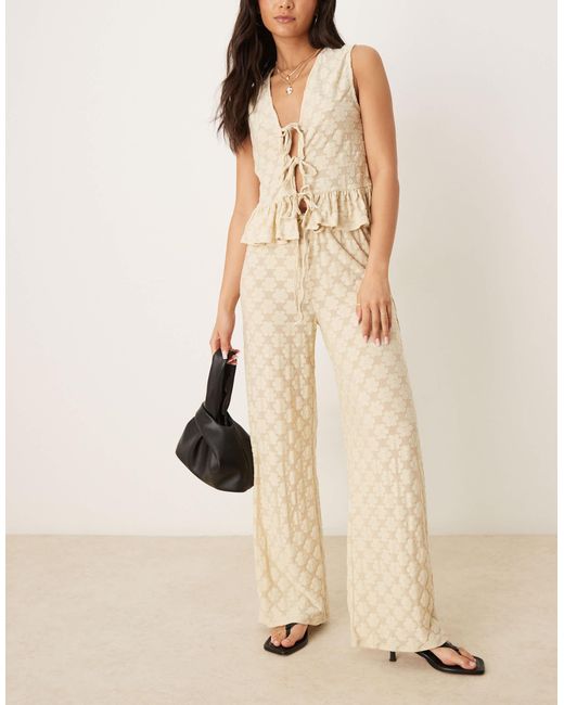 Blouse d'ensemble en dentelle fleurie nouée devant ASOS en coloris Natural