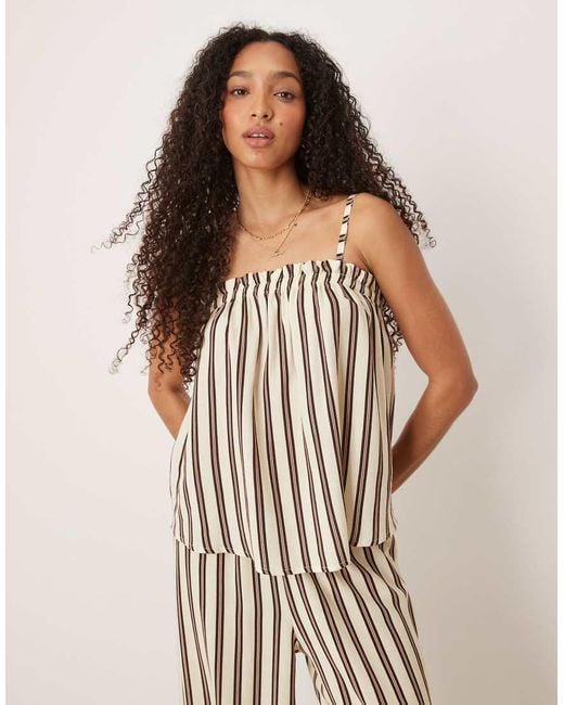 Top De Corte Trapecio Y Tirantes A Rayas De Mezcla De Lino De ASOS de color Brown