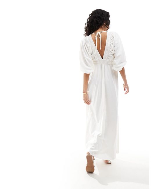 Robe rétro mi-longue et élastique à décolleté plongeant et taille froncée - crème ASOS en coloris White