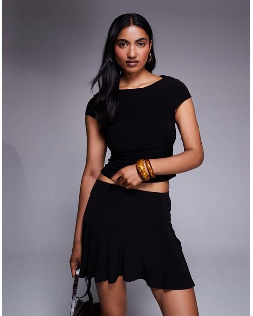 Crop top dos-nu près du corps d'ensemble ASOS en coloris Black