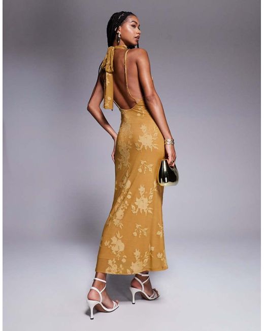 Vestito Lungo Allacciato Al Collo Color Bronzo Con Schiena Scoperta E Dettaglio Drappeggiato di ASOS in Metallic