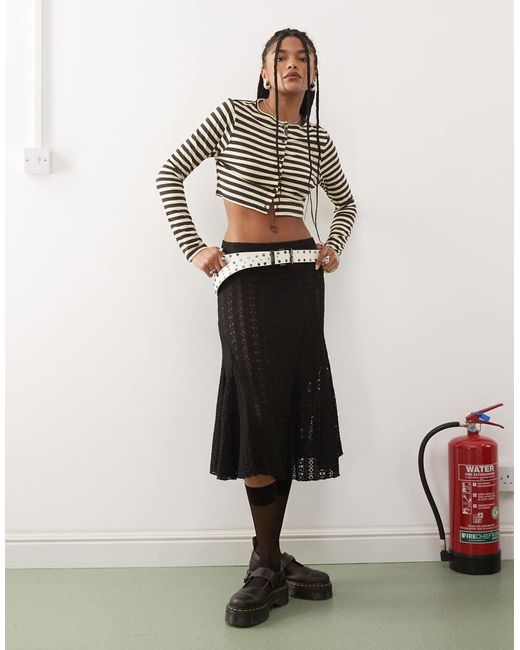 Collusion Ultra-Cropped Vest Met Gele Micro-Strepen in het Metallic