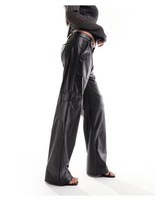 Pantalon cargo ample en similicuir Pull&Bear en coloris Black