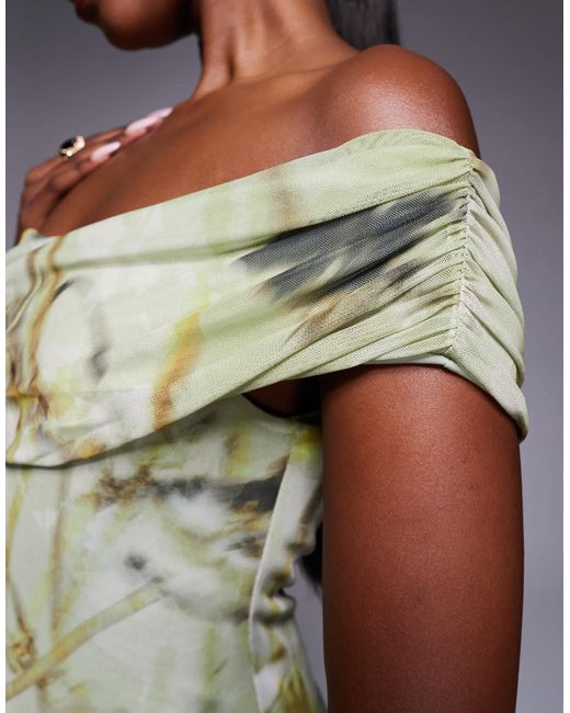 ASOS Multicolor – netzstoff-maxikleid mit grünem blumenprint und asymmetrischem bardot-ausschnitt mit einem camisole-träger