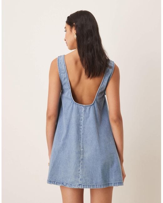 Robe avec encolure échancrée devant et au dos - clair délavé ASOS en coloris Blue