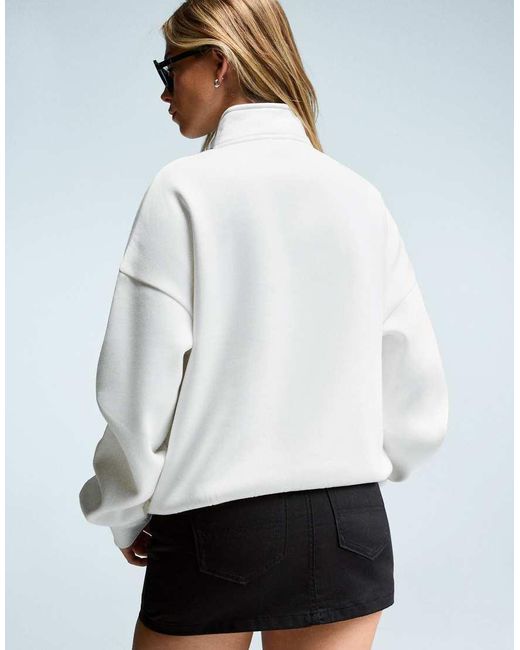 Felpa Bianca Con Stampa E Zip Corta di Bershka in White
