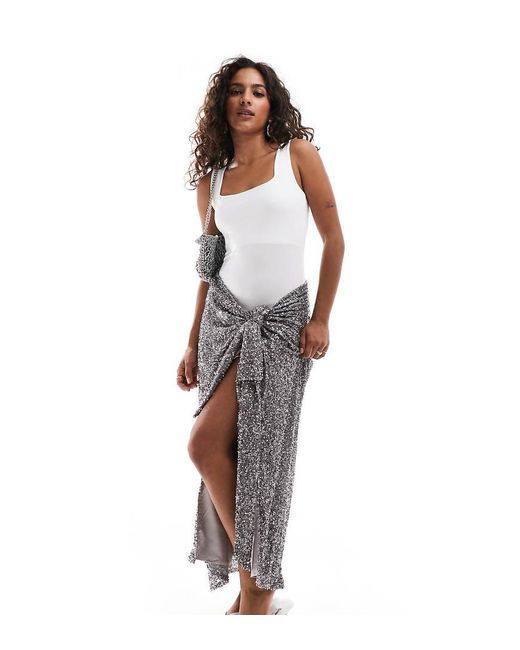 Petite di Never Fully Dressed in White