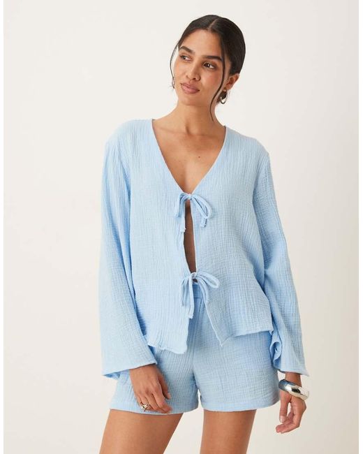 Camisa Azul Empolvado Con Lazada Delantera De Bambula De (Parte De Un Conjunto) Jdy de color Blue