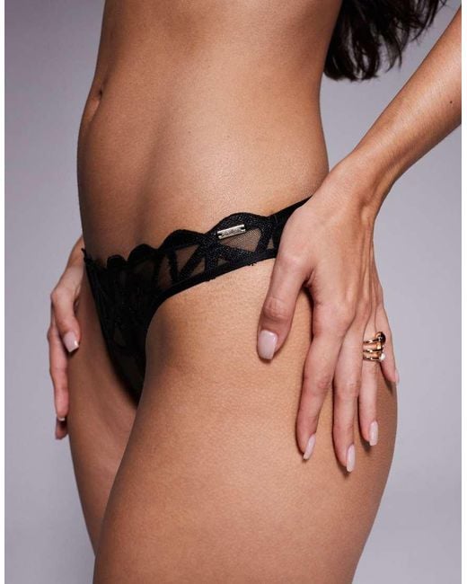ASOS Simone in het Black