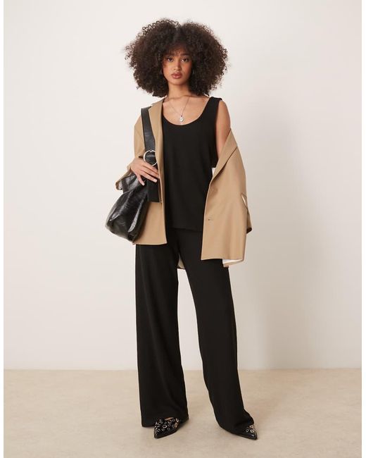 Top Sin Mangas De Corte Alargado Con Cuello Ancho De Tejido Suave De (Parte De Un Conjunto) ASOS de color Black