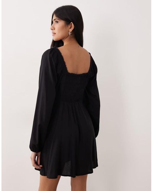 Vestido Corto Con Escote Corazón, Detalle De Lazo Y Ribetes De Encaje En Los Bordes Lillie De Nobody's Child de color Black