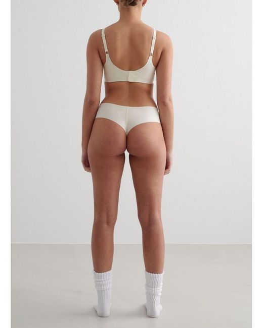 Aim'n White Almond Soft Cheeky Hipster