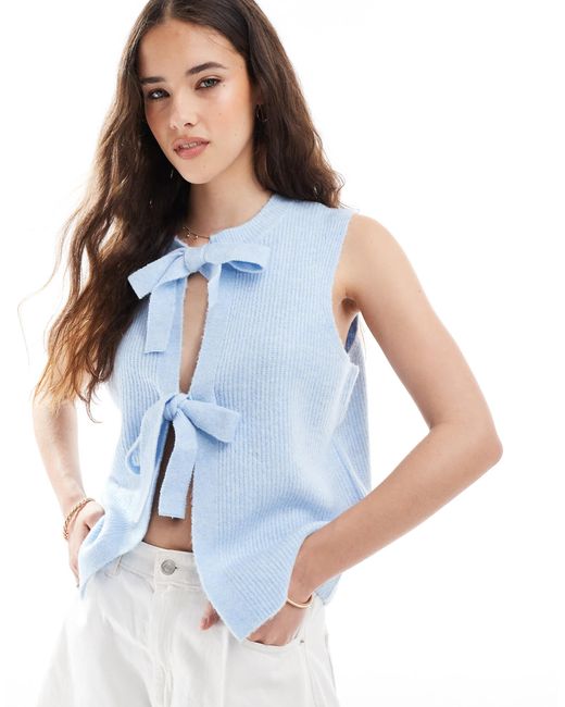 Top en maille noué devant - clair Pieces en coloris Blue