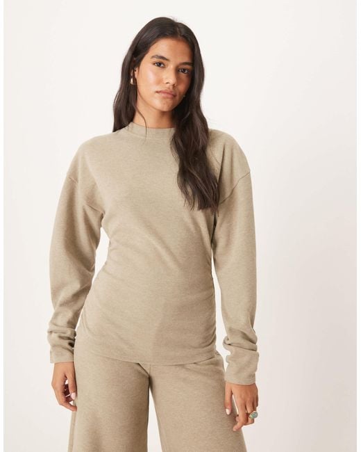 ASOS Natural – langärmliges, tailliertes t-shirt