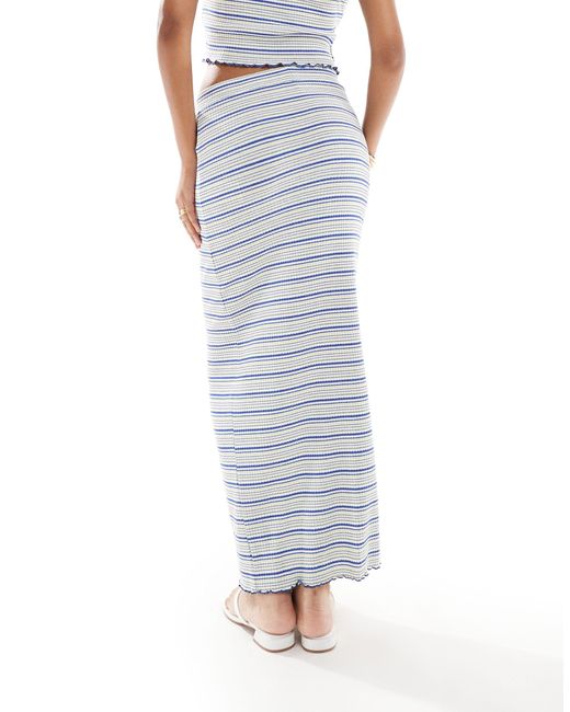 Jupe longue droite d'ensemble à rayures avec bords ondulés - bleu et gris Pieces en coloris White