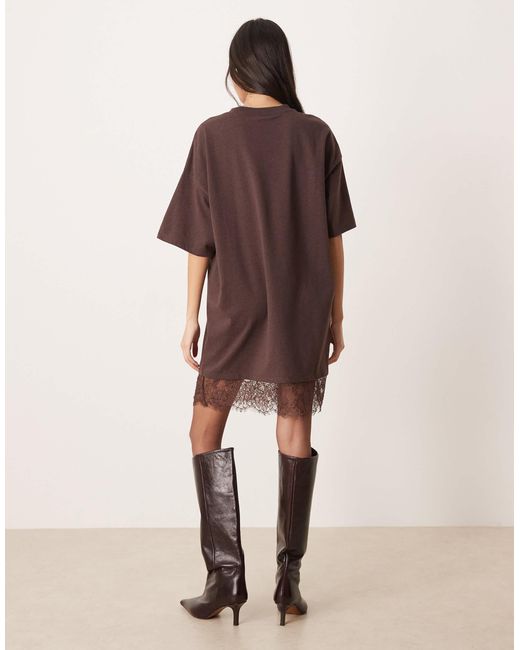 Robe courte oversize à ourlet en dentelle - marron chocolat ASOS en coloris Brown