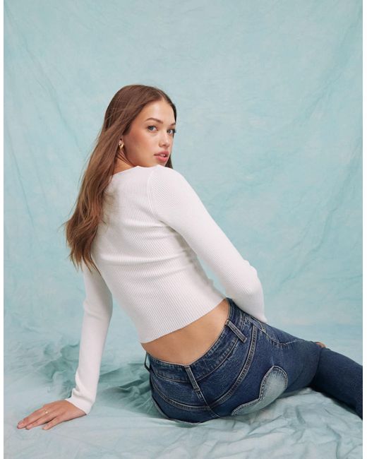 Top manches longues en maille côtelée à col en v et boutons en perle fantaisie - crème Miss Selfridge en coloris White