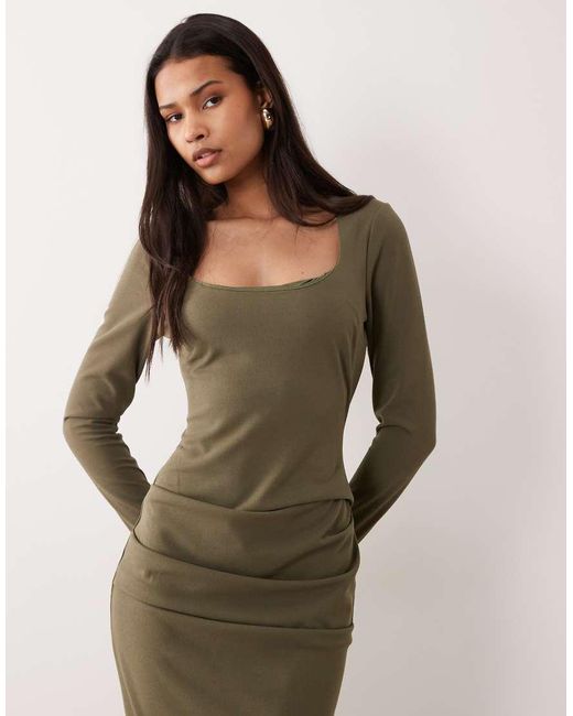 ASOS Midi Jurk Met Lange Mouwen, Lage Ronde Hals En Gerimpelde Taille in het Natural