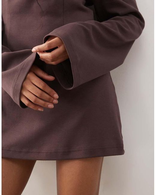 Vestido Corto Estilo Camiseta De Manga Larga Con Cintura Entallada De Monki de color Brown