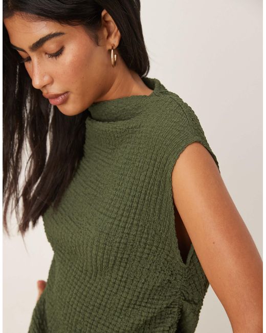 T-shirt asymétrique en tissu texturé avec fronces sur les côtés - kaki ASOS en coloris Green