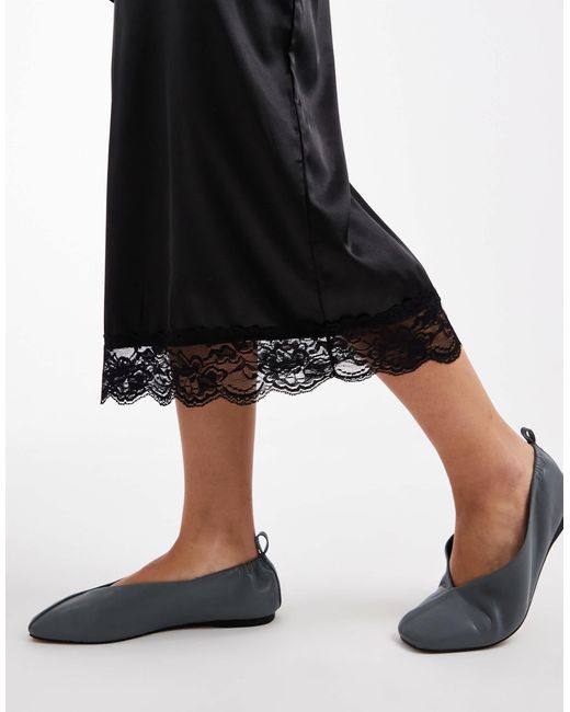 Robe mi-longue t-shirt hybride avec jupe en satin et dentelle ASOS en coloris Black