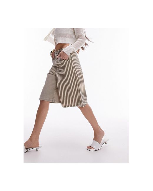 Pantalones cortos marrones alargados a rayas con diseño TOPSHOP de color Natural