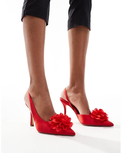 Chaussures à talon et bride arrière avec fleur Glamorous en coloris Red