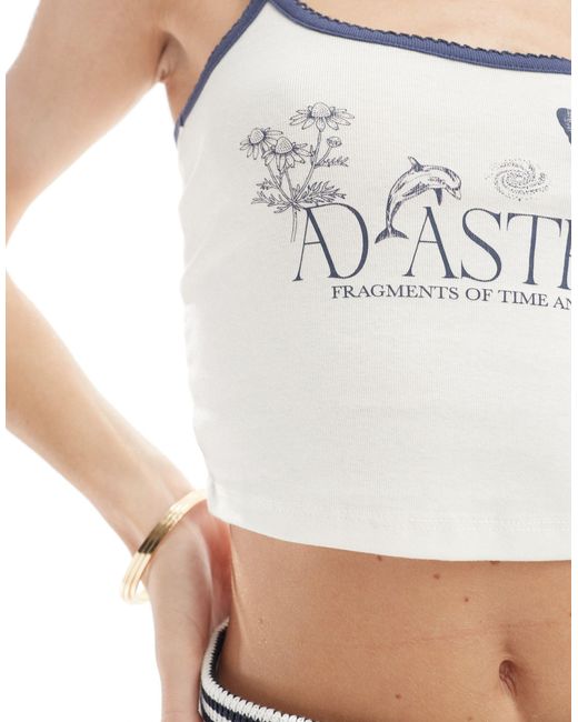 Cotton On White Cotton on – kurz geschnittenes camisole-trägertop im 90er-stil mit "adastra"-grafikprint