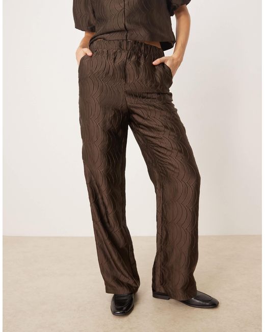 Pantalon d'ensemble texturé Y.A.S en coloris Natural