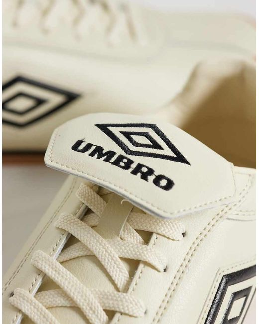 5V5 di Umbro in White da Uomo