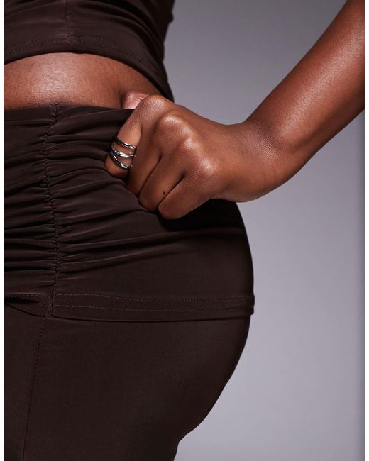 Exclusivité - - pantalon évasé d'ensemble près du corps avec taille rabattue double épaisseur - chocolat Kaiia en coloris Gray