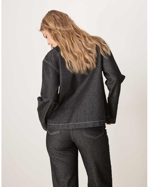 Top Vaquero Con Cuello De Pico Y Lazada Al Cuello De ASOS de color Gray