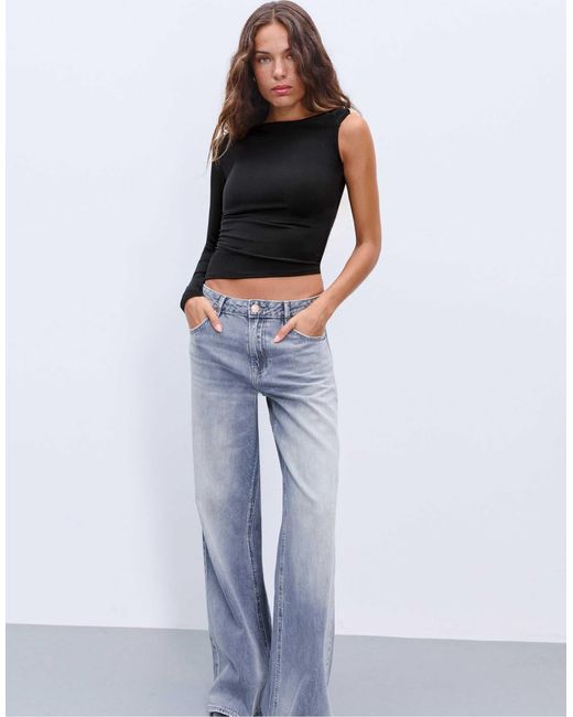 Top asymétrique avec anneau en métal Stradivarius en coloris Black