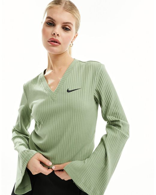 Top tendance à manches longues et col en v en jersey côtelé - pétrole Nike en coloris Green