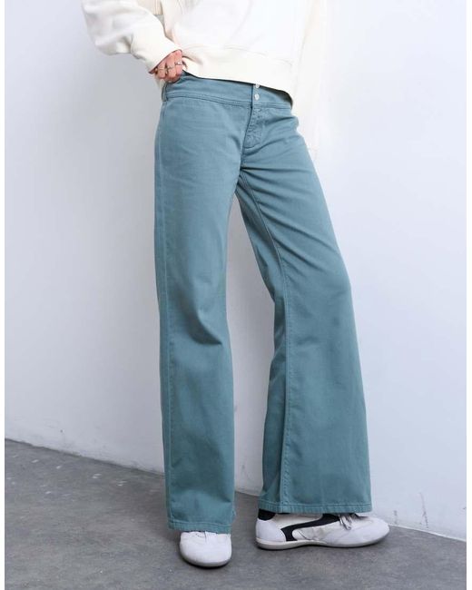 Pantaloni A Zampa A Vita Bassa Blu di TOPSHOP in White