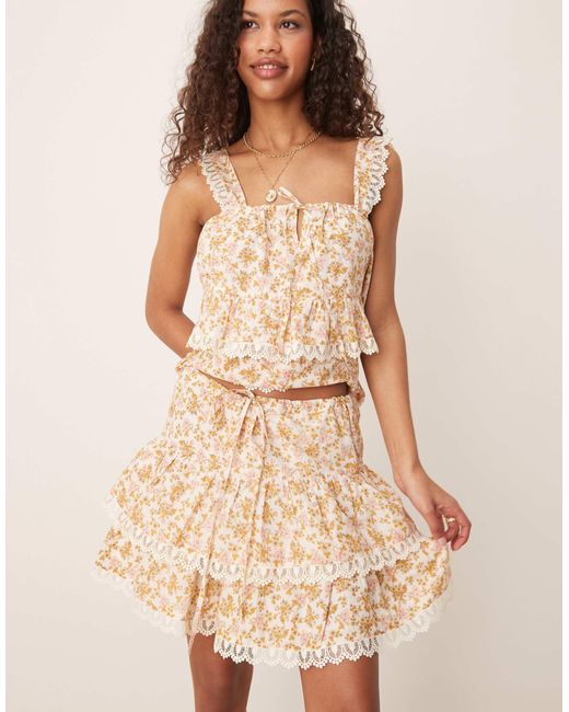 Mini-jupe d'ensemble à volants et ourlet brodé - imprimé fleurs ASOS en coloris Natural