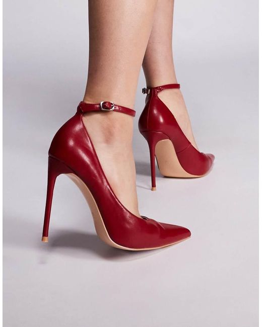 Zapatos Rojos De Tacón Alto Con Diseño Atado A La Pierna Chantilly De Public Desire de color Red