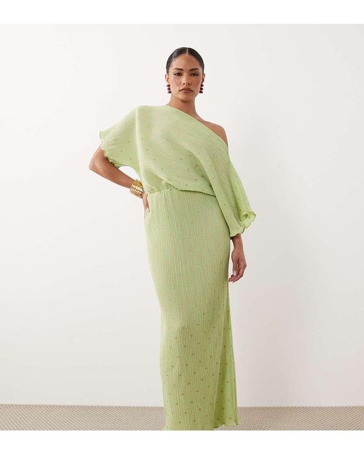 Never Fully Dressed Petite in het Green