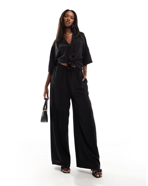 Pantalon d'ensemble large et texturé AX Paris en coloris Black