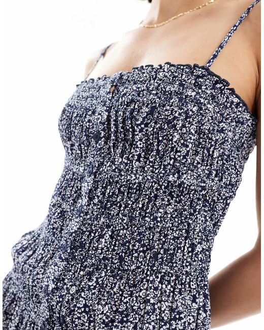 Str - robe froncée courte à imprimé fleurs Stradivarius en coloris Blue